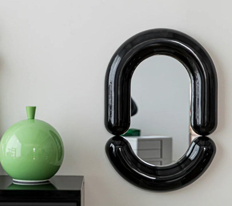 The Oval Mirror