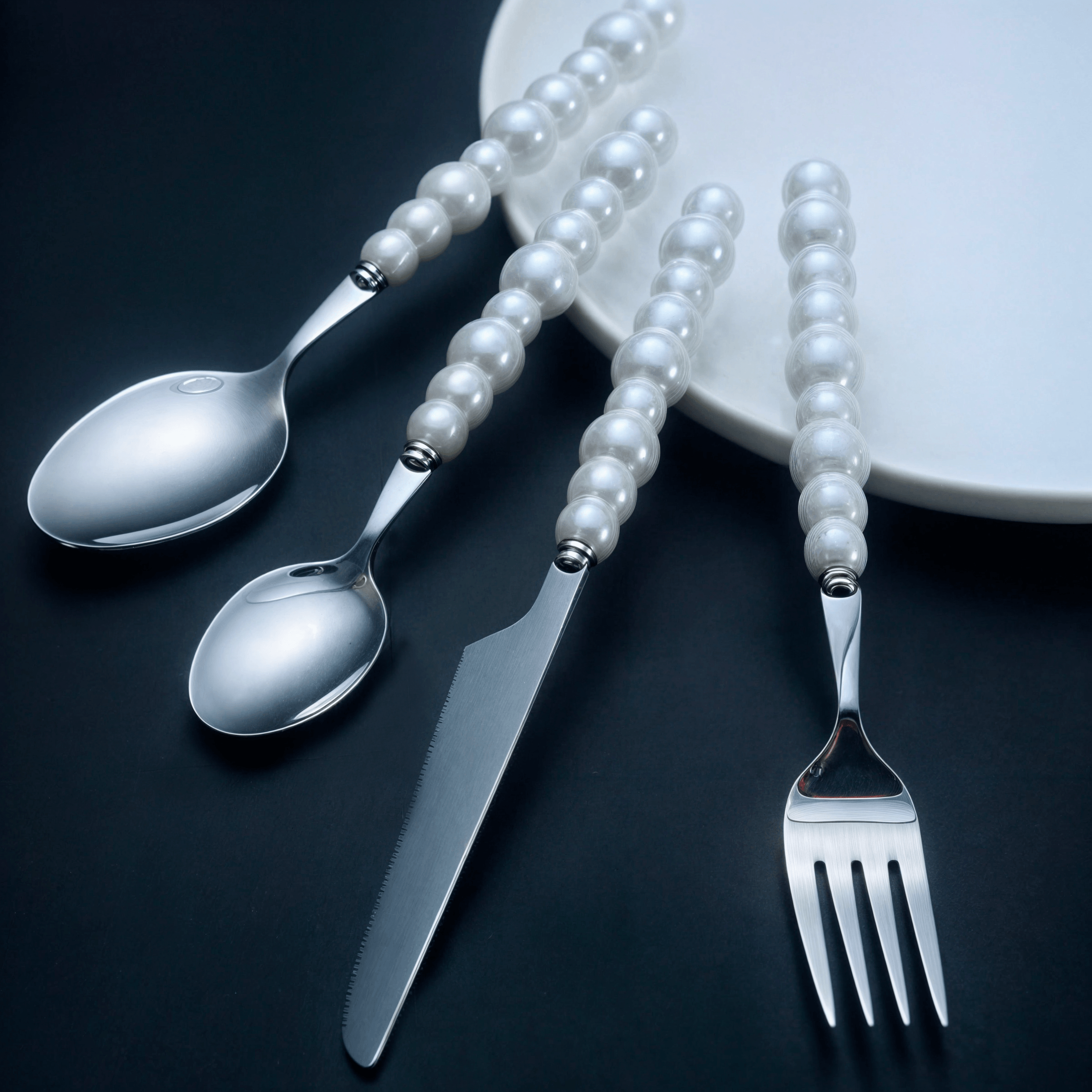 Gia White Cutlery